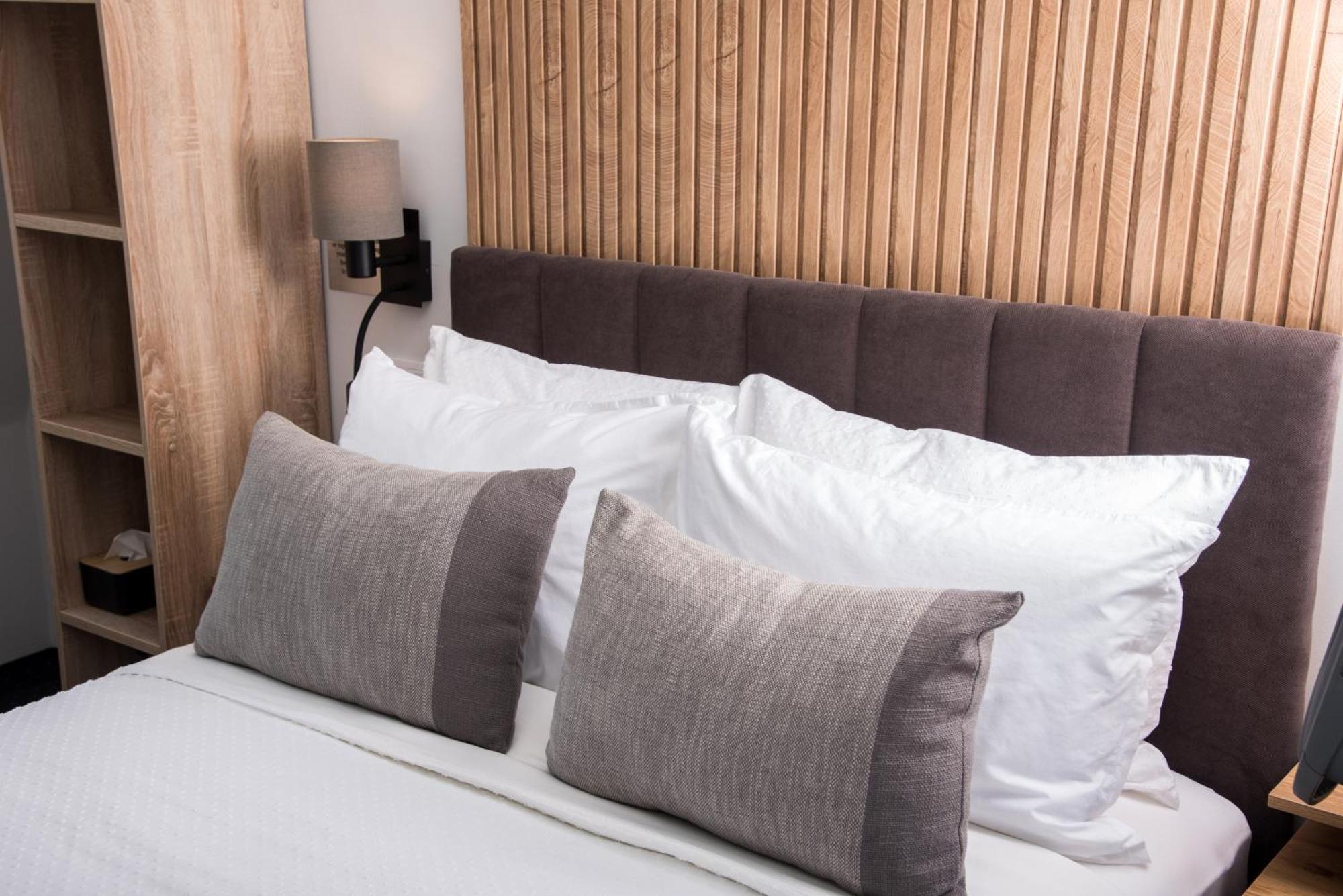 Republic Square Luxury Suites Belgrado Esterno foto
