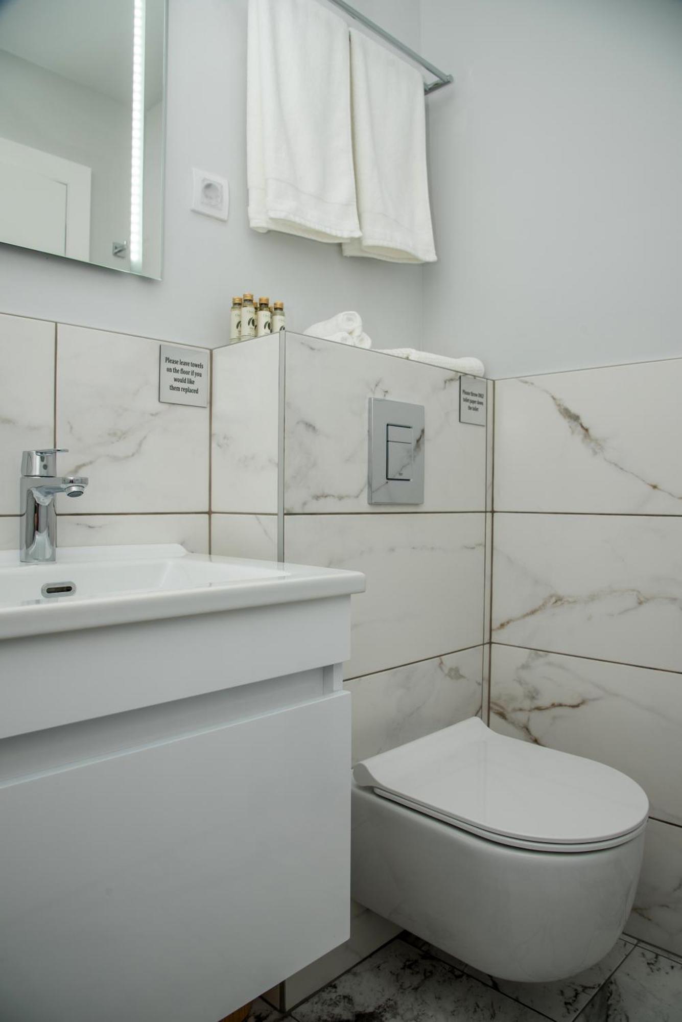 Republic Square Luxury Suites Belgrado Esterno foto
