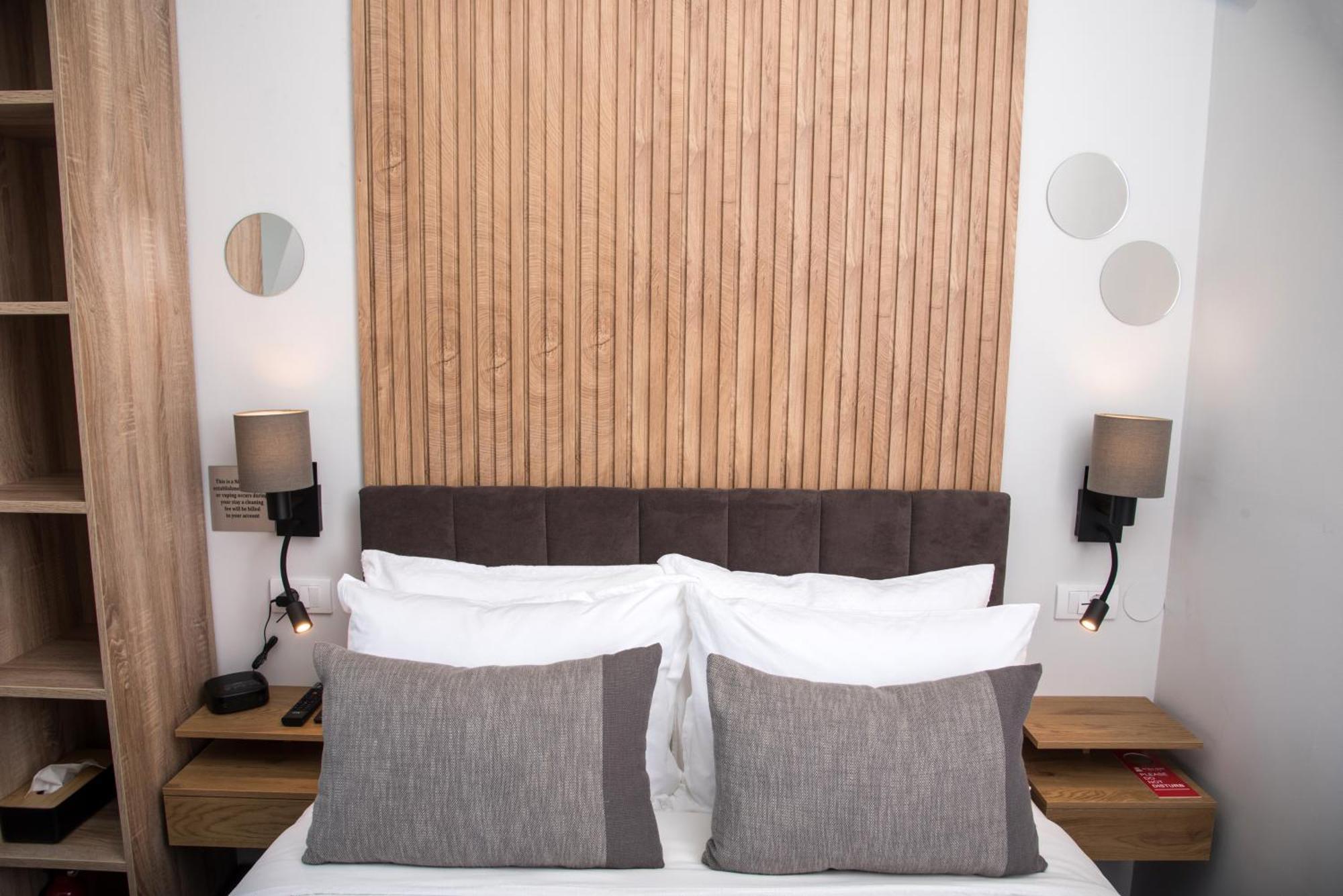 Republic Square Luxury Suites Belgrado Esterno foto