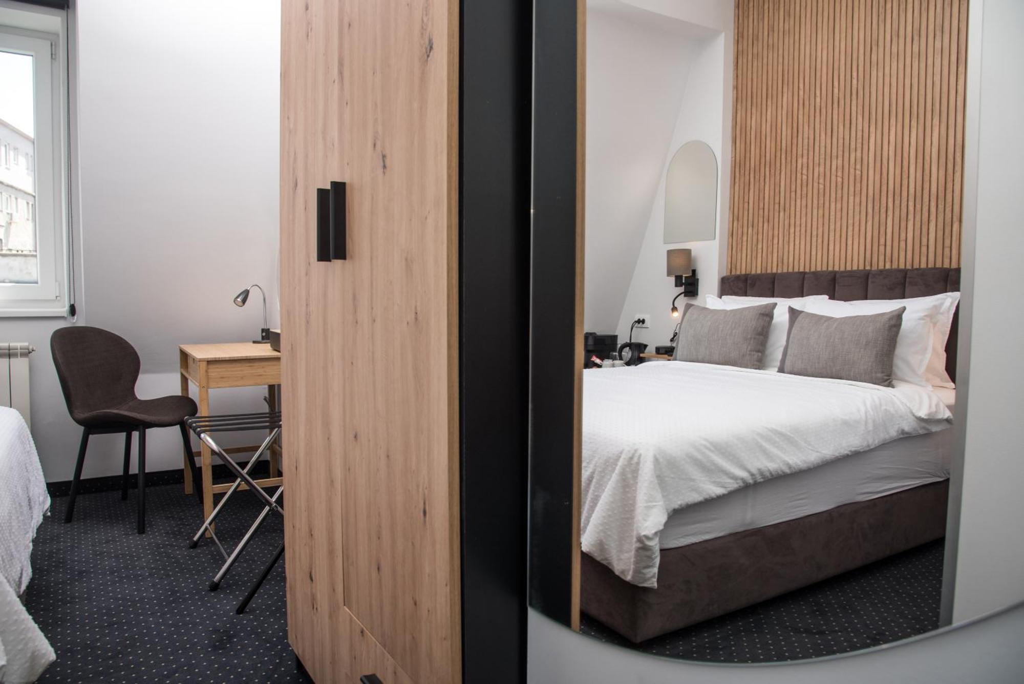 Republic Square Luxury Suites Belgrado Esterno foto