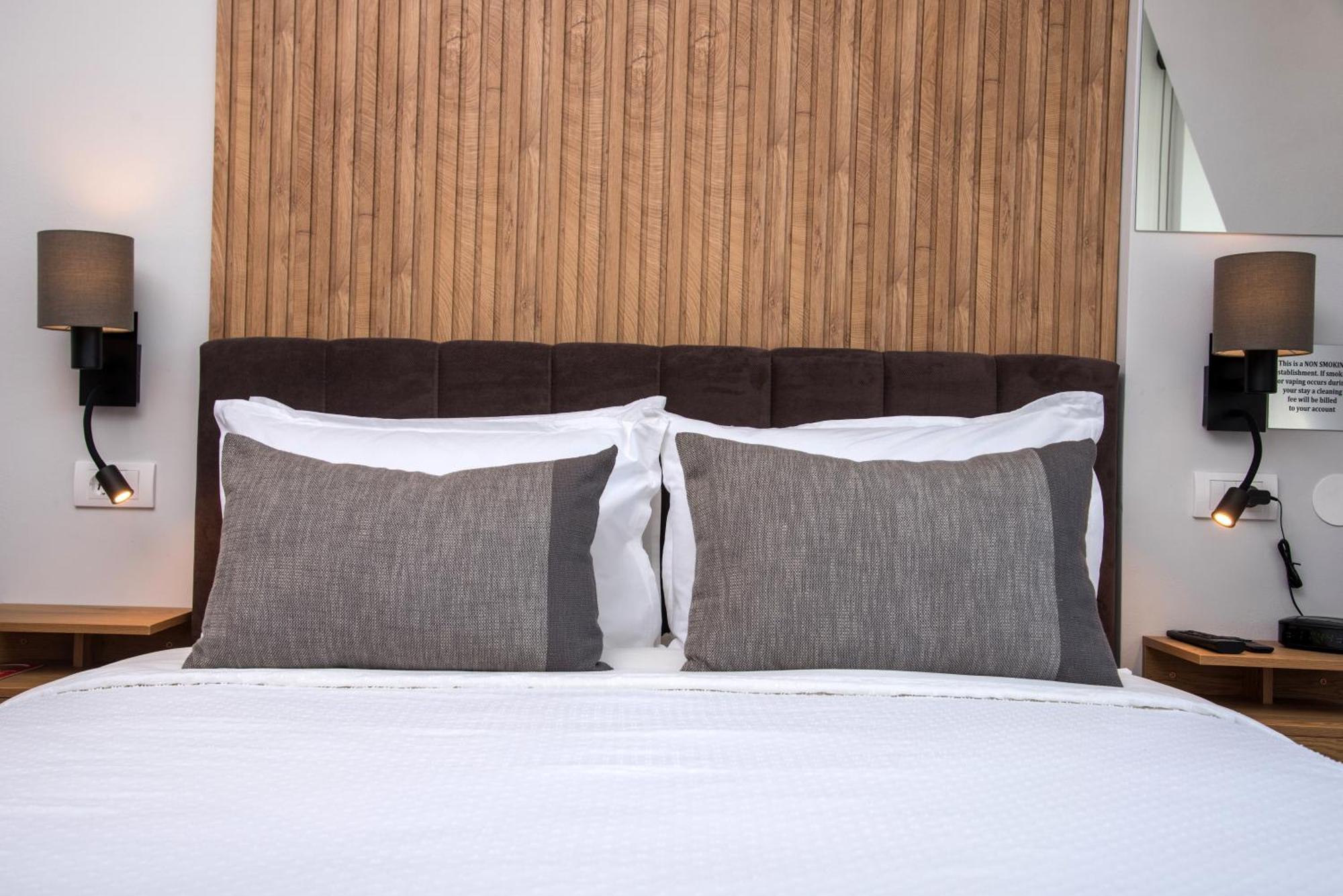 Republic Square Luxury Suites Belgrado Esterno foto