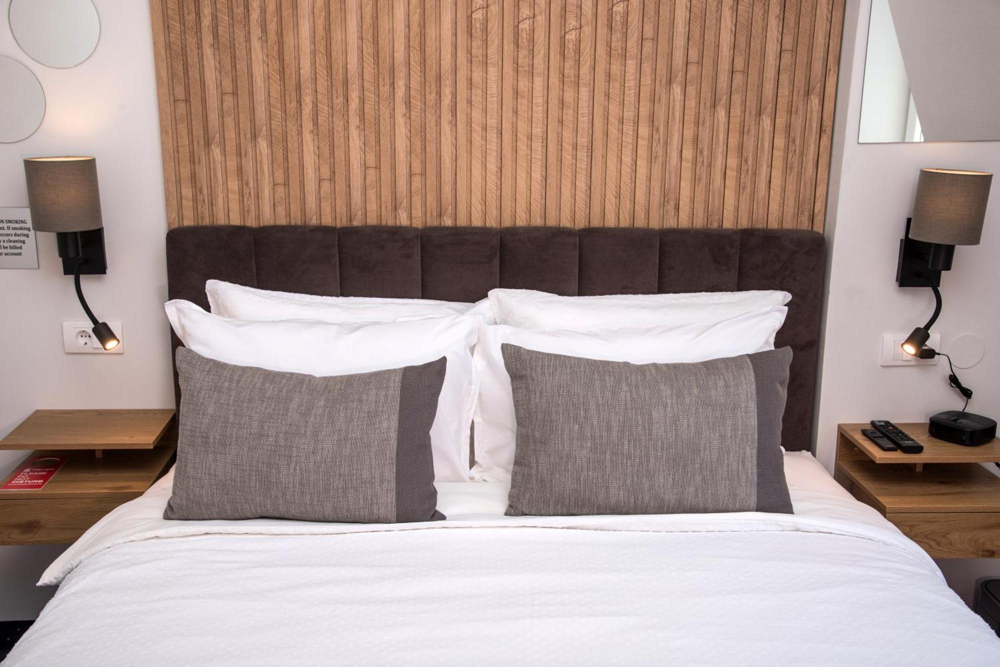 Republic Square Luxury Suites Belgrado Esterno foto