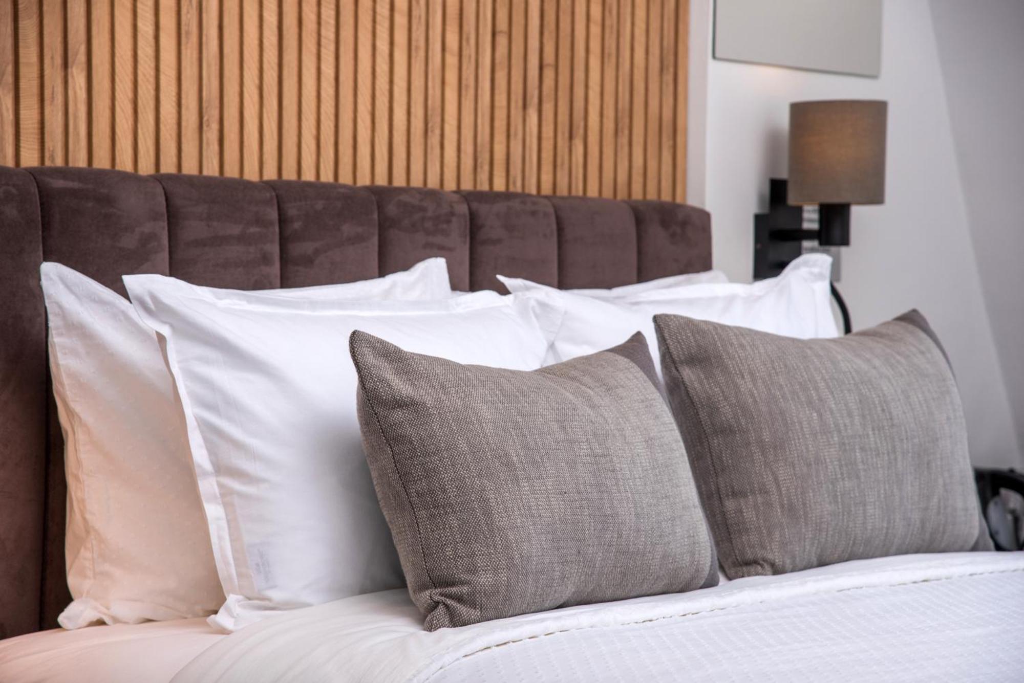 Republic Square Luxury Suites Belgrado Esterno foto