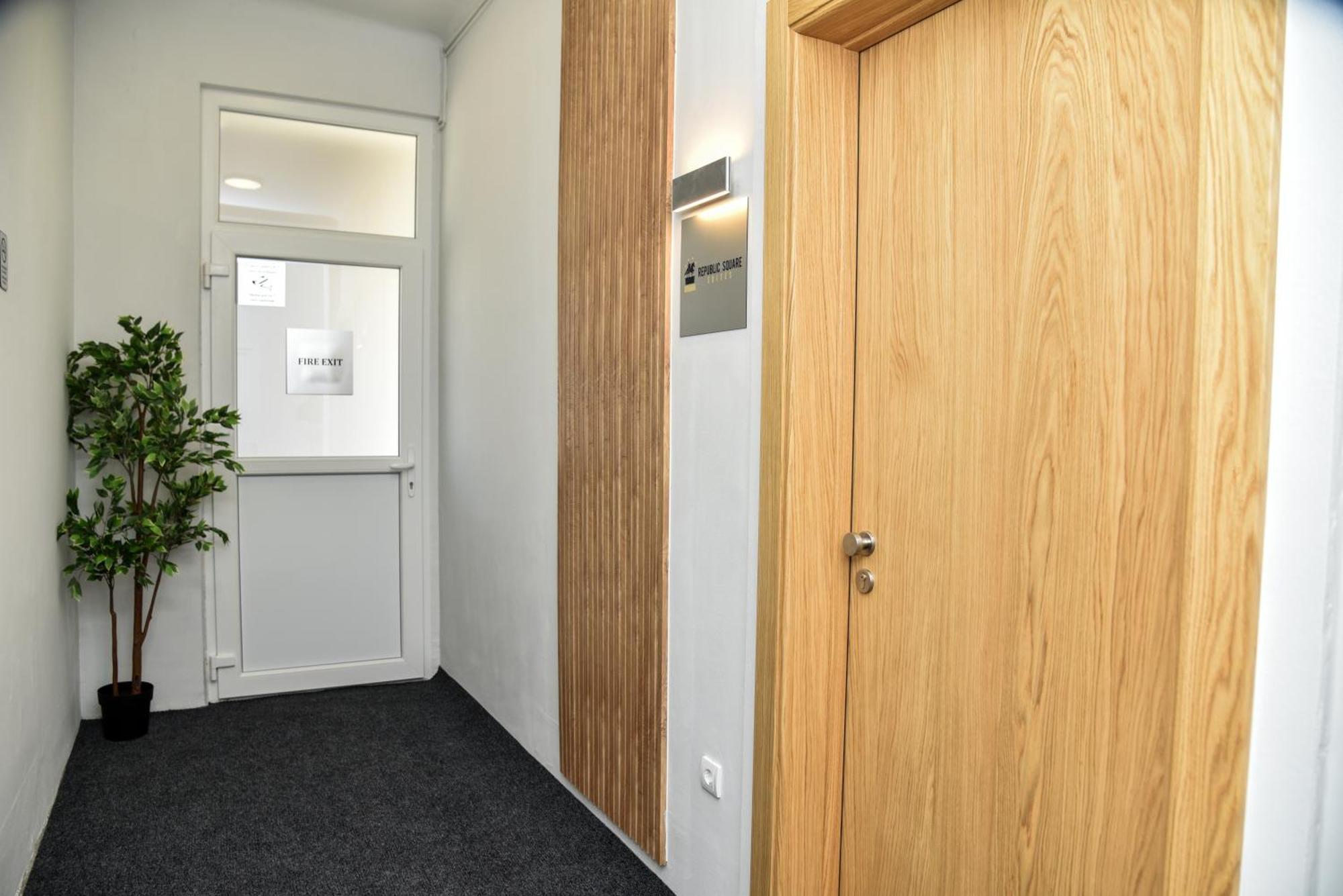 Republic Square Luxury Suites Belgrado Esterno foto
